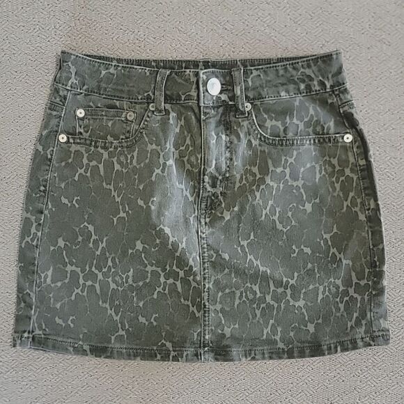 American Eagle Green Camo/Cheetah Next Level Stretch Hi-Rise Mini Jean Skirt-2 - Picture 2 of 12
